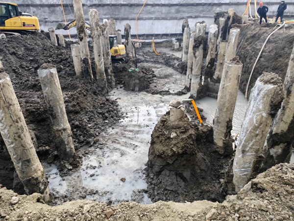 灌注桩机械破桩头